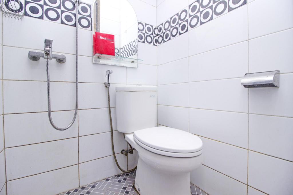 Reddoorz Plus Near Isola Upi 29/30