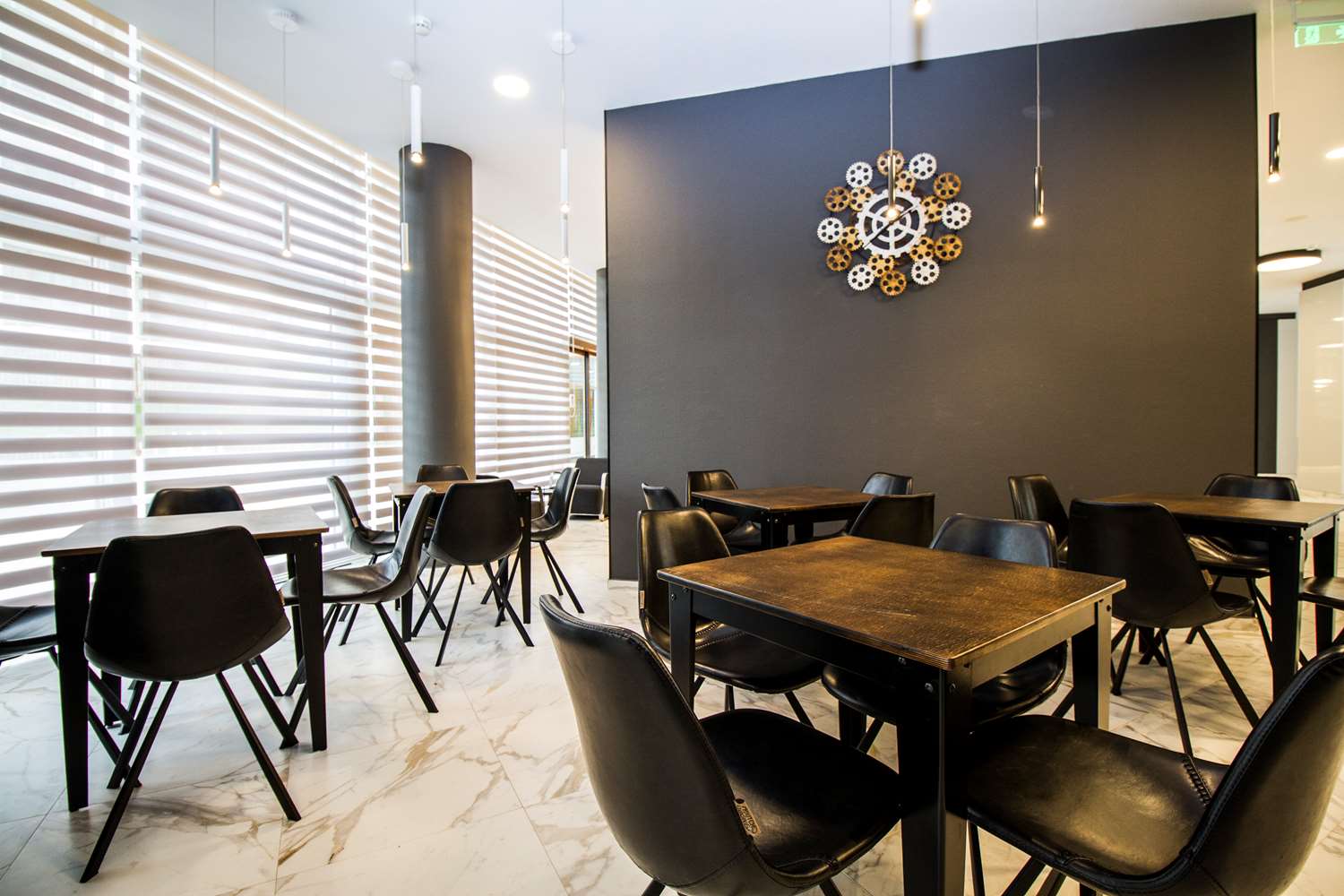 Best Western Plus Premium Inn 43/57