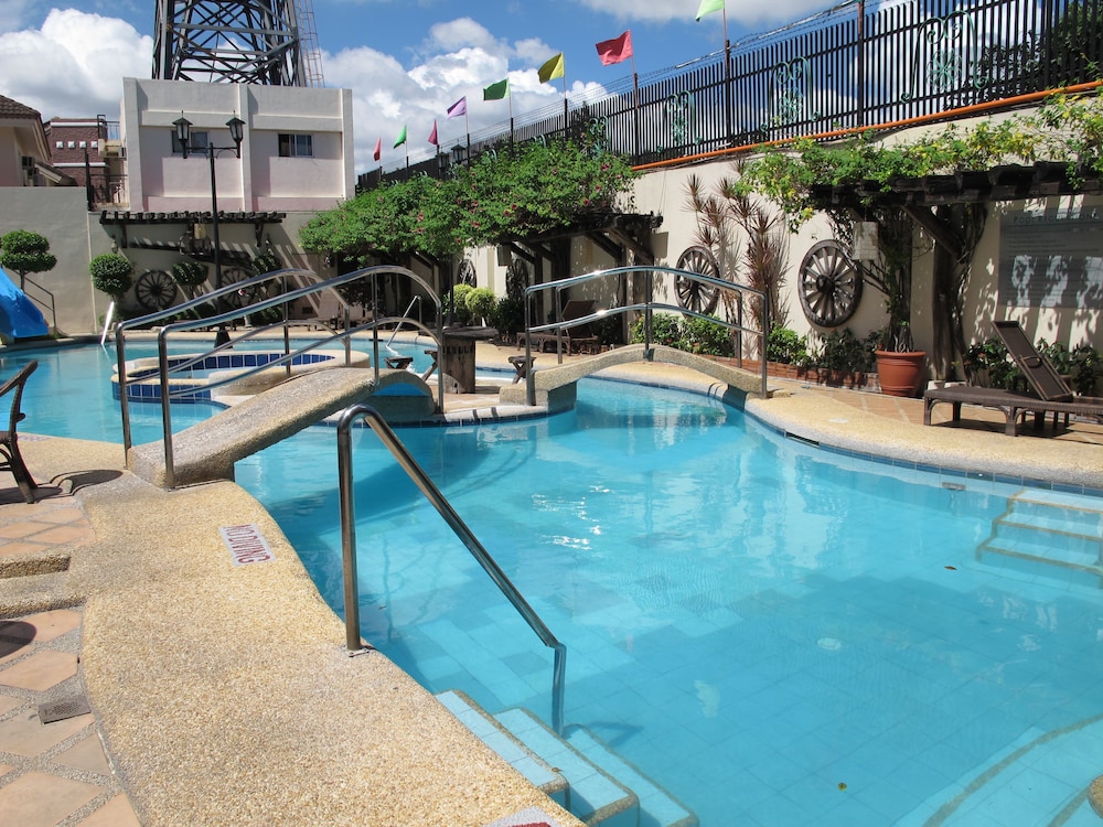 Crown Regency Suites Mactan 47/74