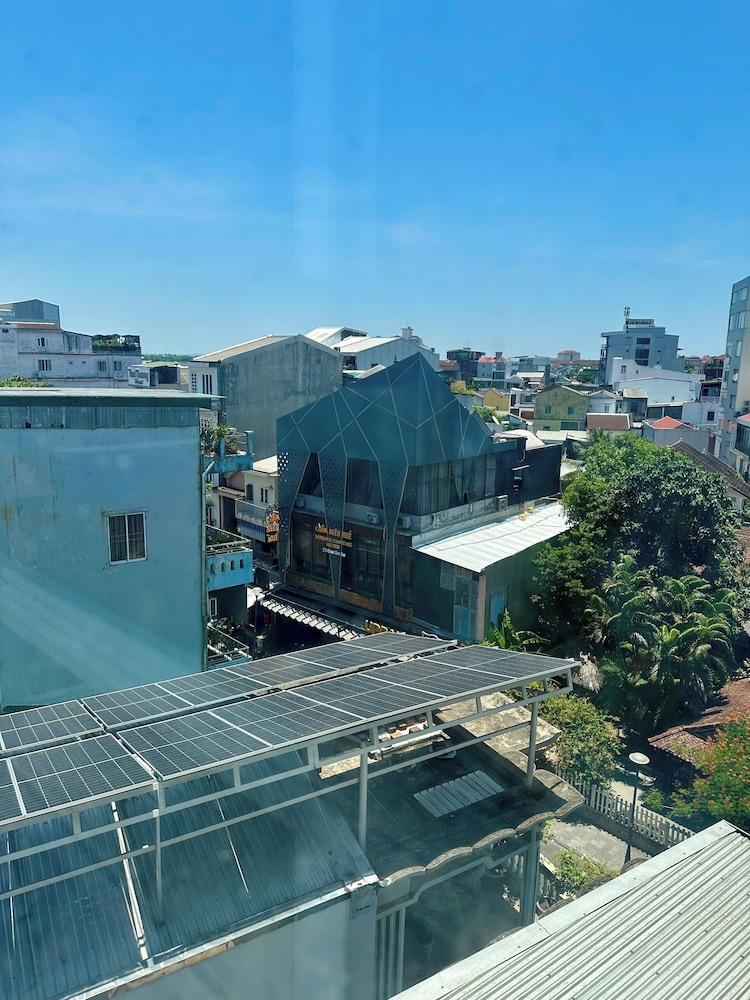 Orchid Hotel 50/71