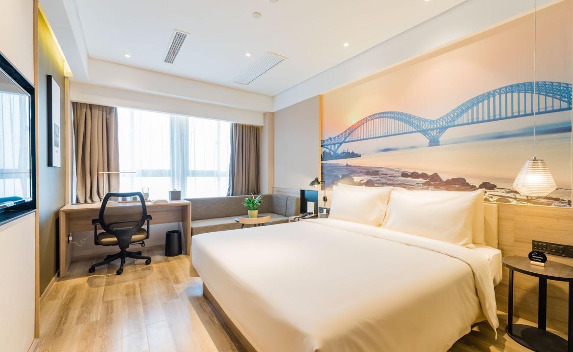 Connecting, Family, Suite, King Bed