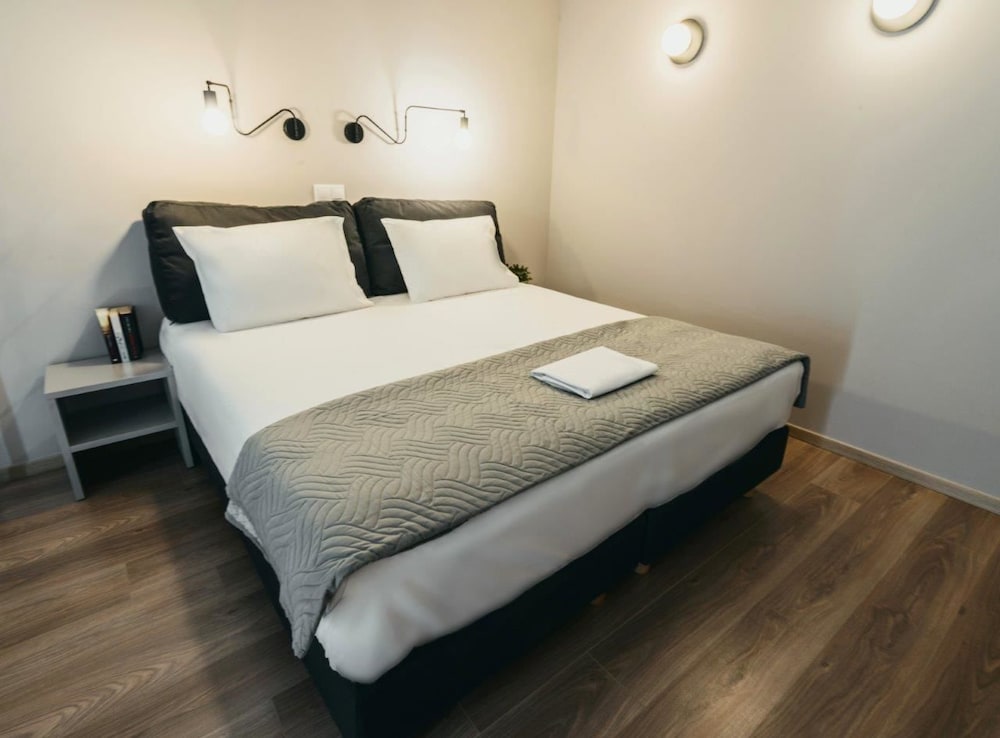 BED in Athens 15/48