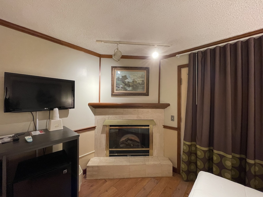 Super 8 by Wyndham Gananoque - Country Squire Resort 68/88