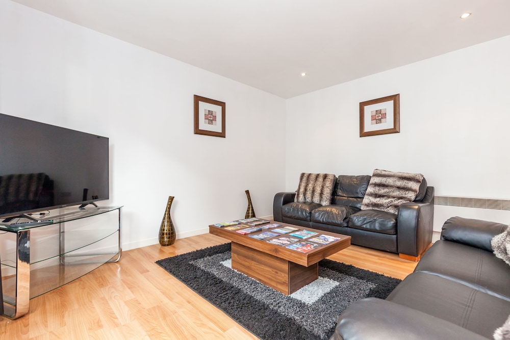 Stylish Apartment 9/16