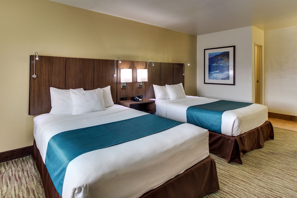 STANDARD, 2 QUEEN BEDS