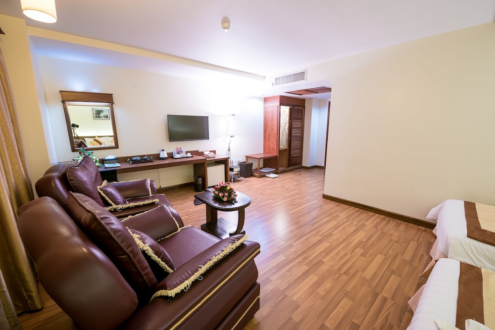 Ohana Phnom Penh Palace Hotel 43/56