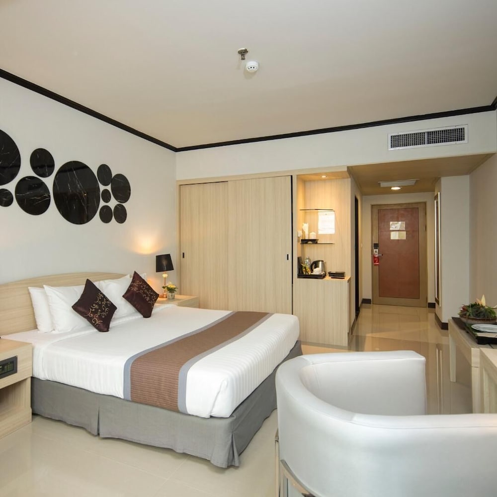 EXECUTIVE, DOUBLE OR TWIN BED