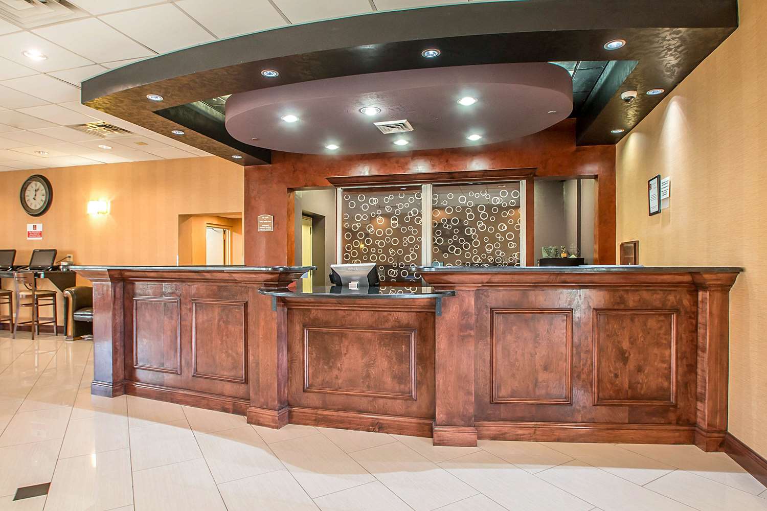 Clarion Inn Elmhurst - Oak Brook near I-88, I-290, I-294 4/43