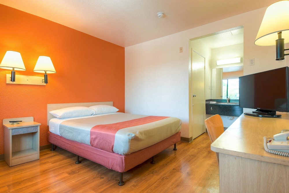 Motel6 El Cajon, CA - San Diego 24/38