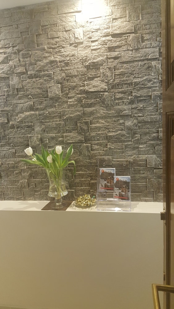 Candia Rooms 17/21
