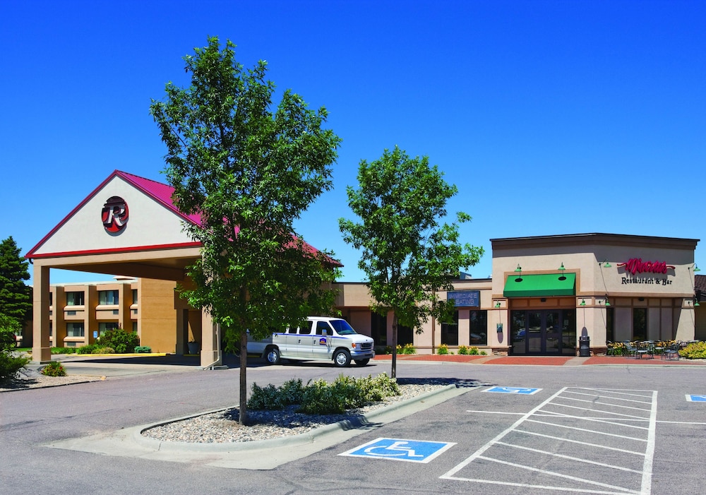 AmericInn by Wyndham Watertown 44/50