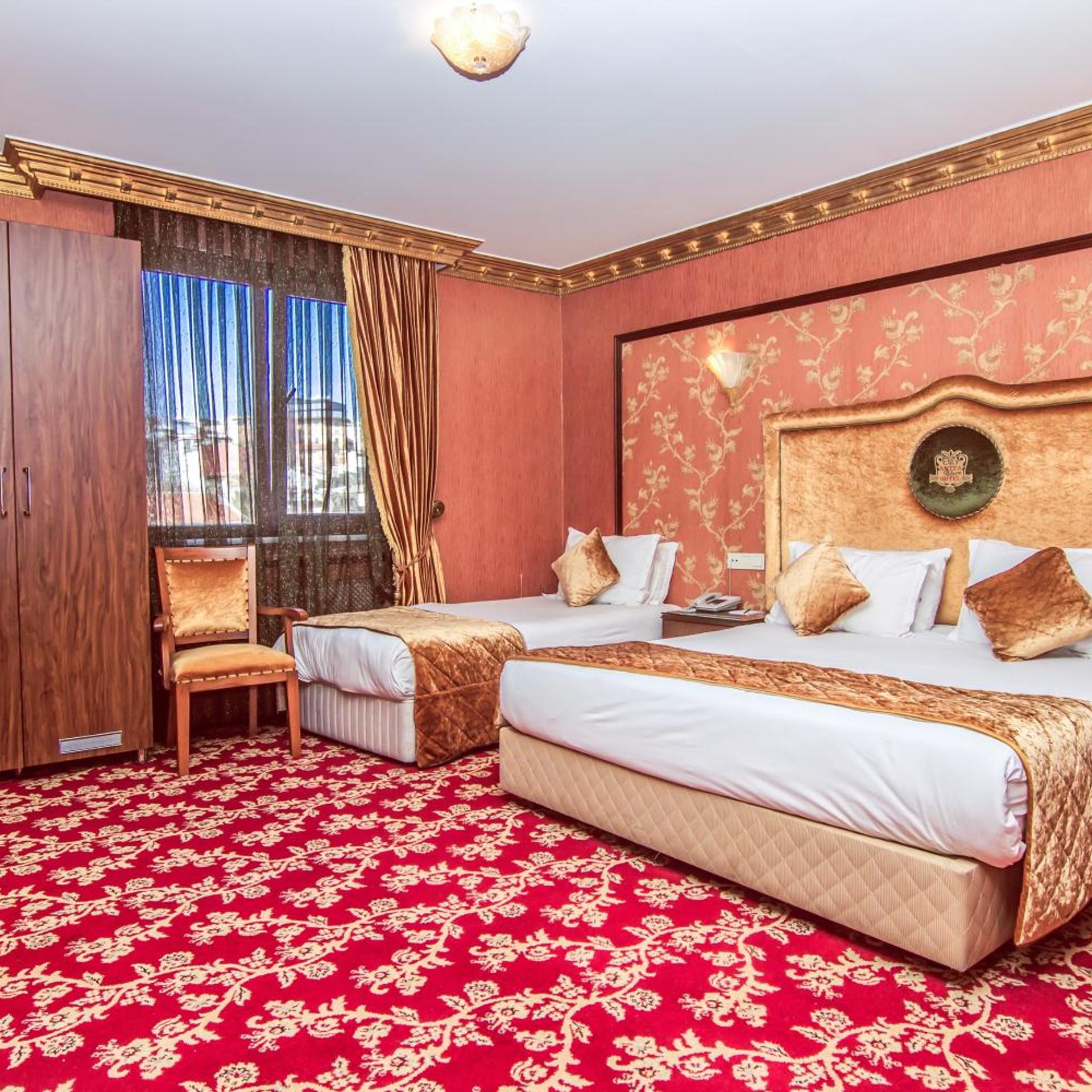ROOM, 1 DOUBLE AND 1 SINGLE BED