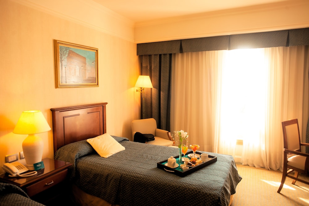 EPIC HOTEL VILLA MERCEDES 18/60