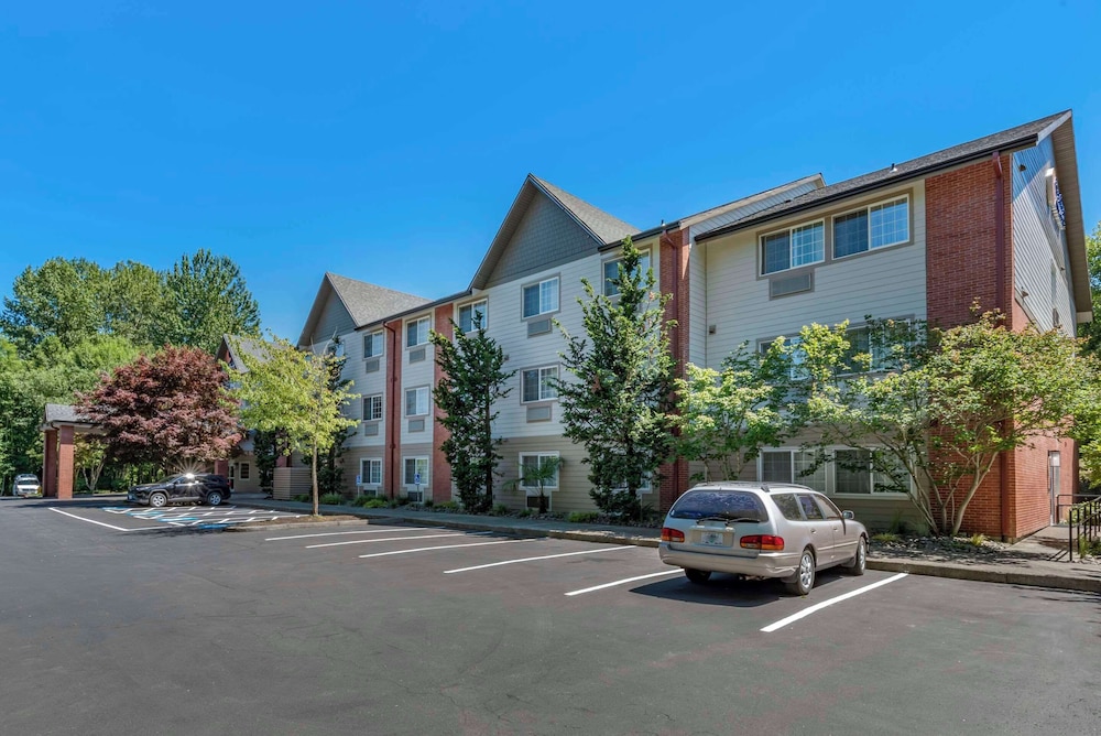 Comfort Inn & Suites Tualatin - Lake Oswego South 55/60