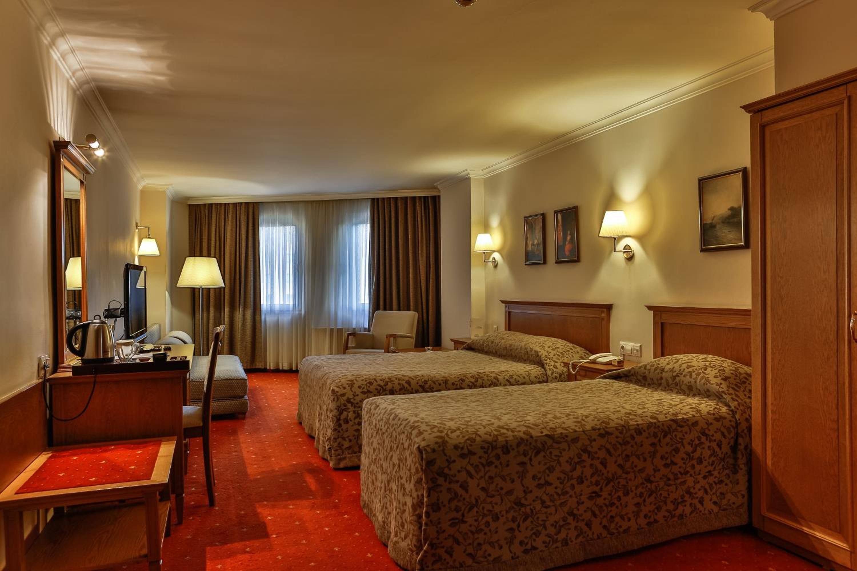 CENTRAL HOTEL 40/50