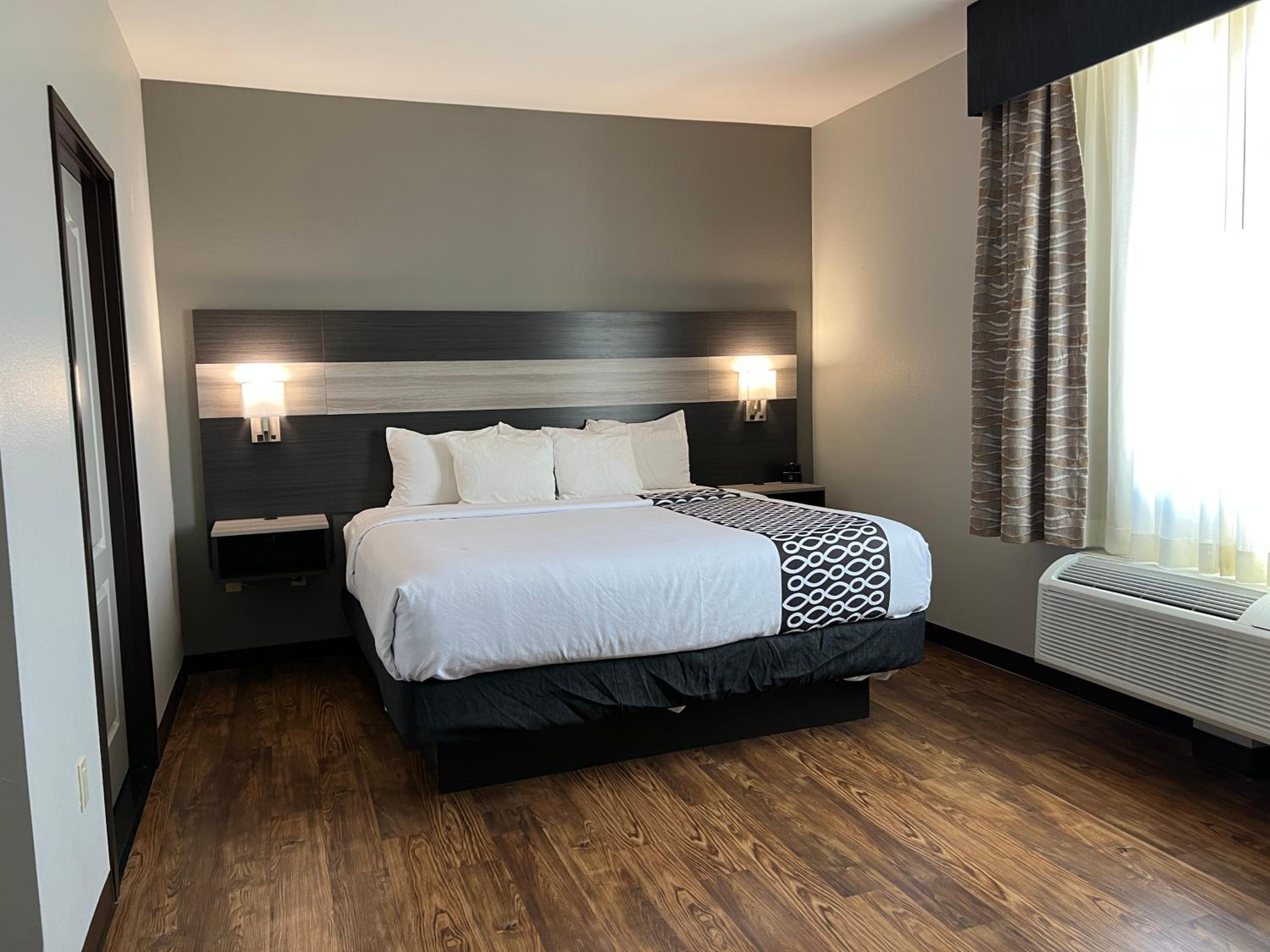 Family, Suite, King Bed