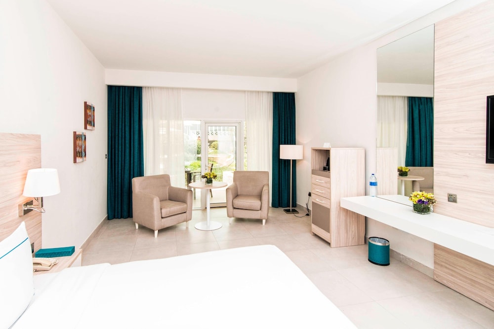 Al Habtoor Grand Resort, Autograph Collection 30/75