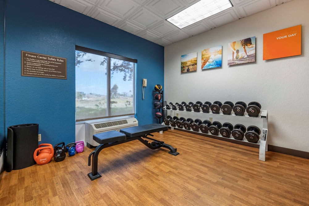 Comfort Inn & Suites Orlando North 14/25