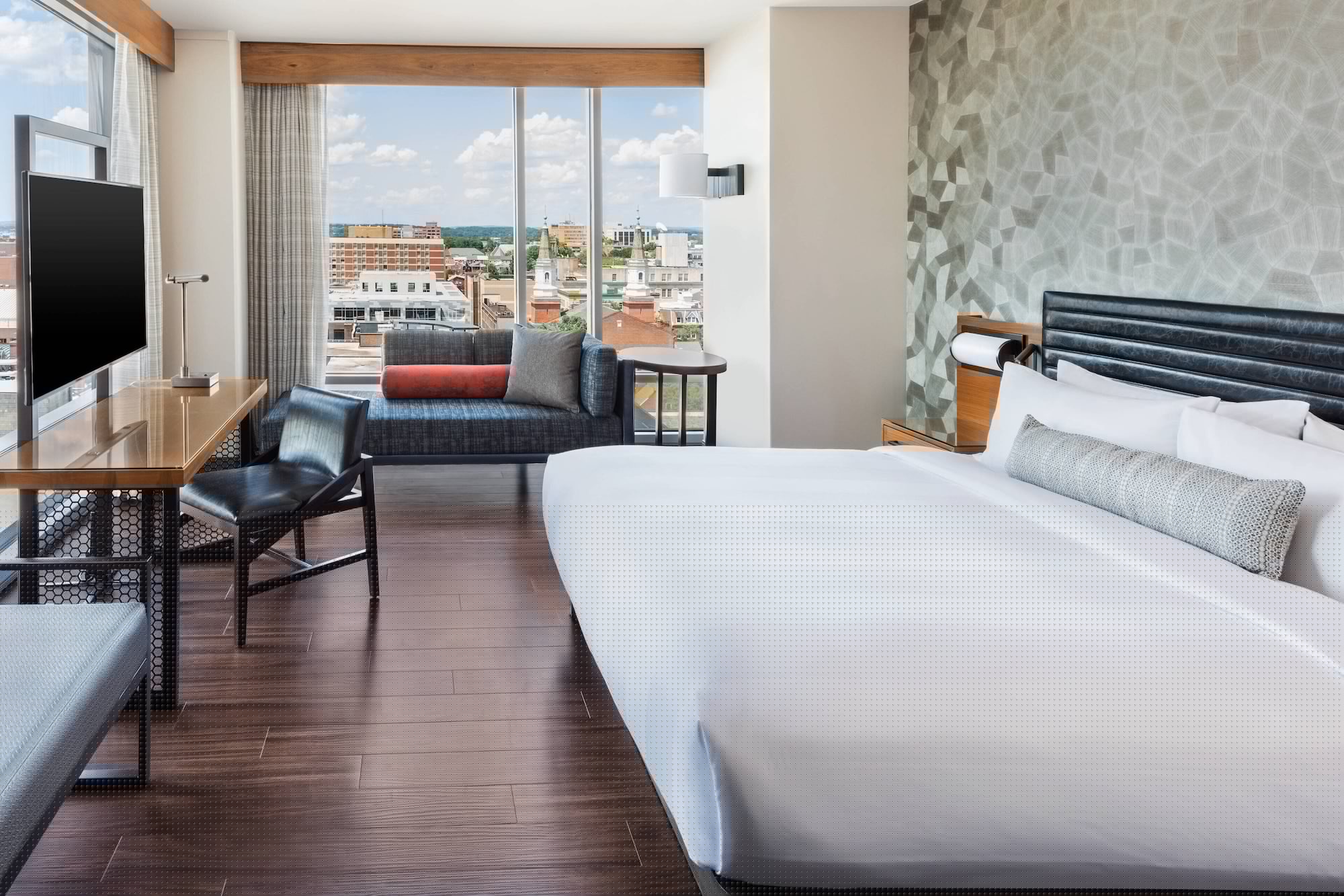 ROOM, KING BED