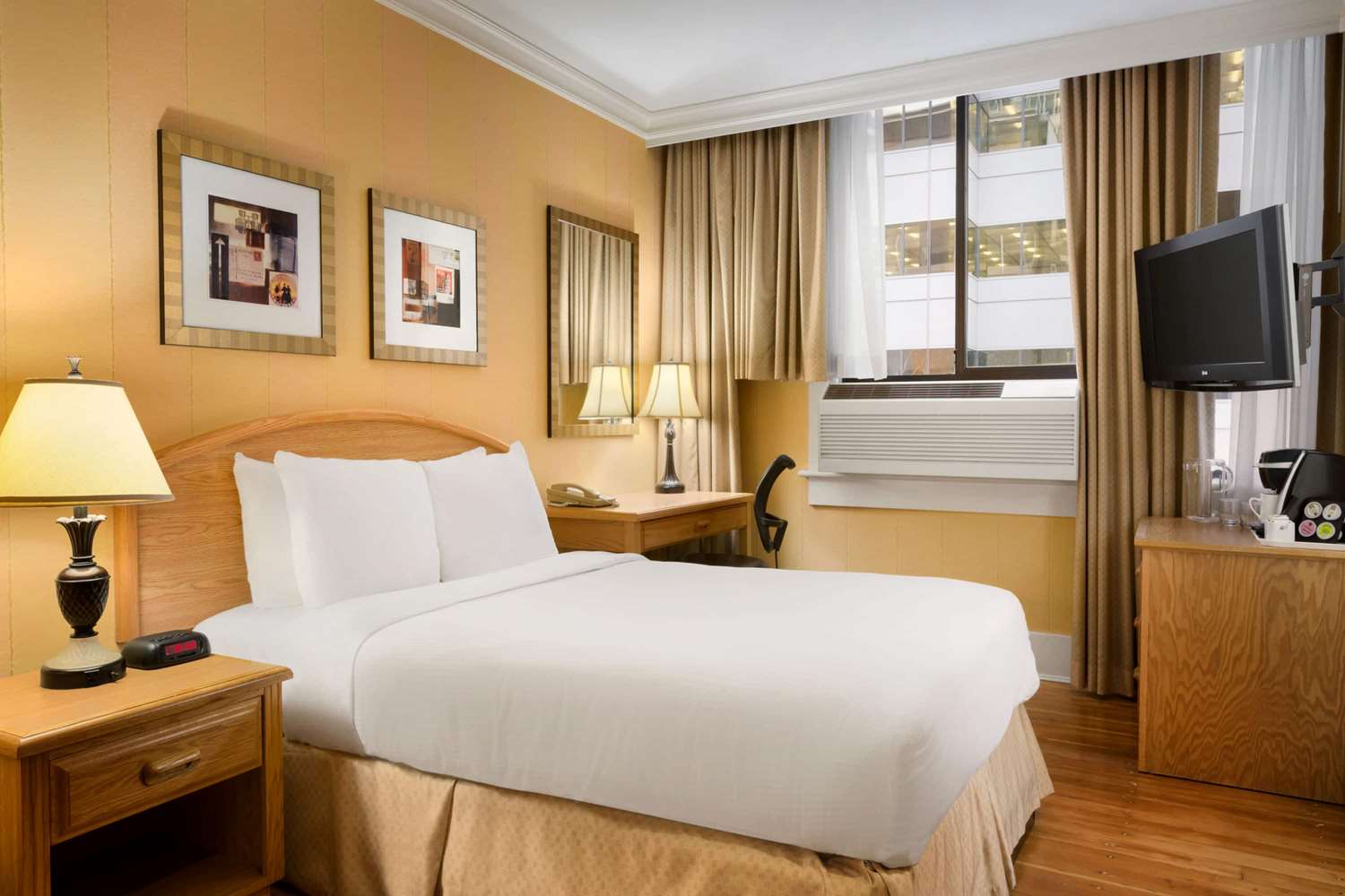 Days Inn By Wyndham Vancouver Downtown 16/32