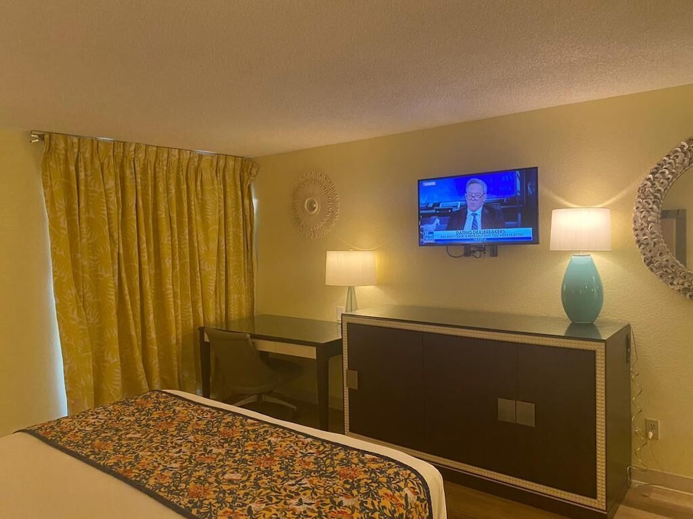 Lincoln Inn Express Hotel And Suites 13/28