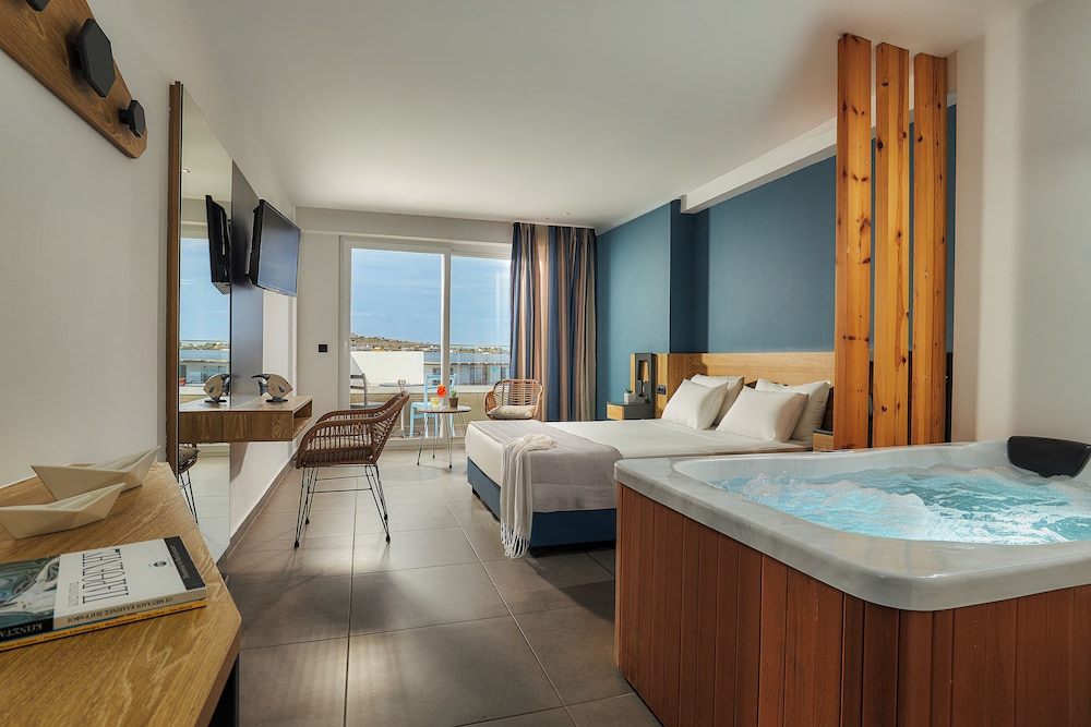 Double Room Superior Indoor Jacuzzi