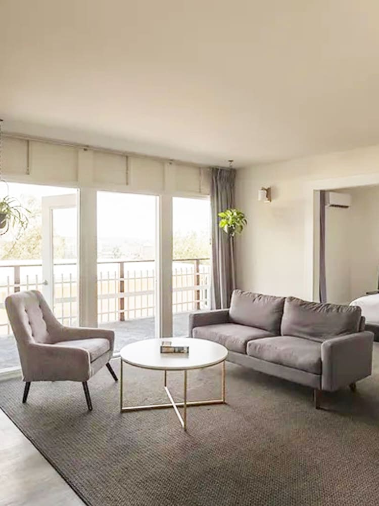 Hollywood Hills Hotel 34/55