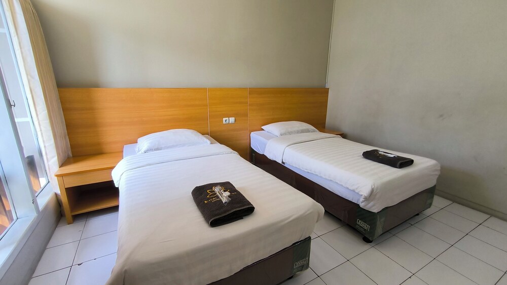 Hotel Kencana Jaya by ZUZU 33/50