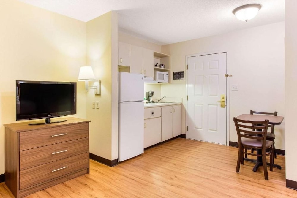 Studio 6 Extended Stay - Myrtle Beach, SC 40/60
