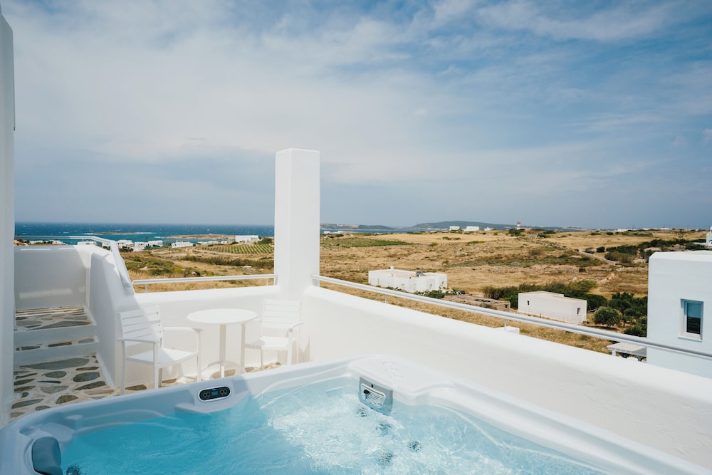 Mr Mrs White Paros 50/76