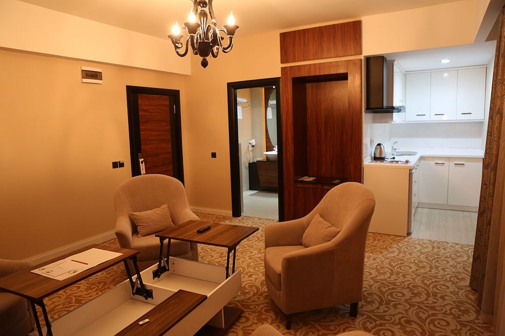 Madame Tadia Hotel 24/43