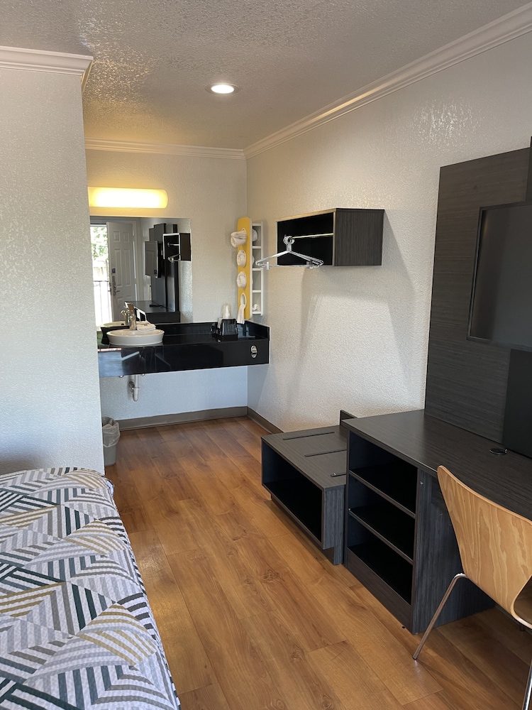 Motel6 Sacramento, CA - Downtown 39/60