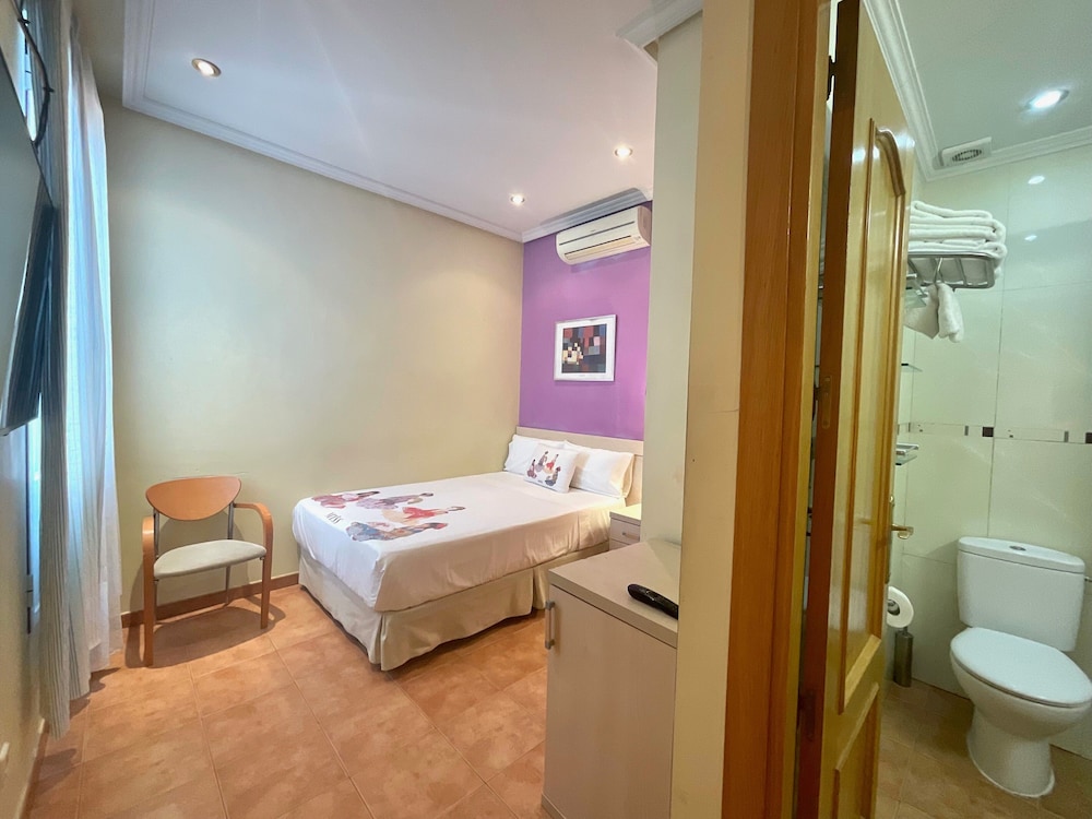 Hostal Luz 70/72