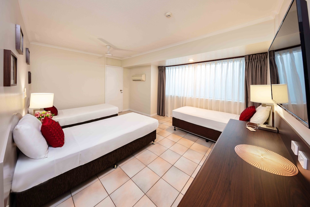 Hides Hotel Cairns 21/39