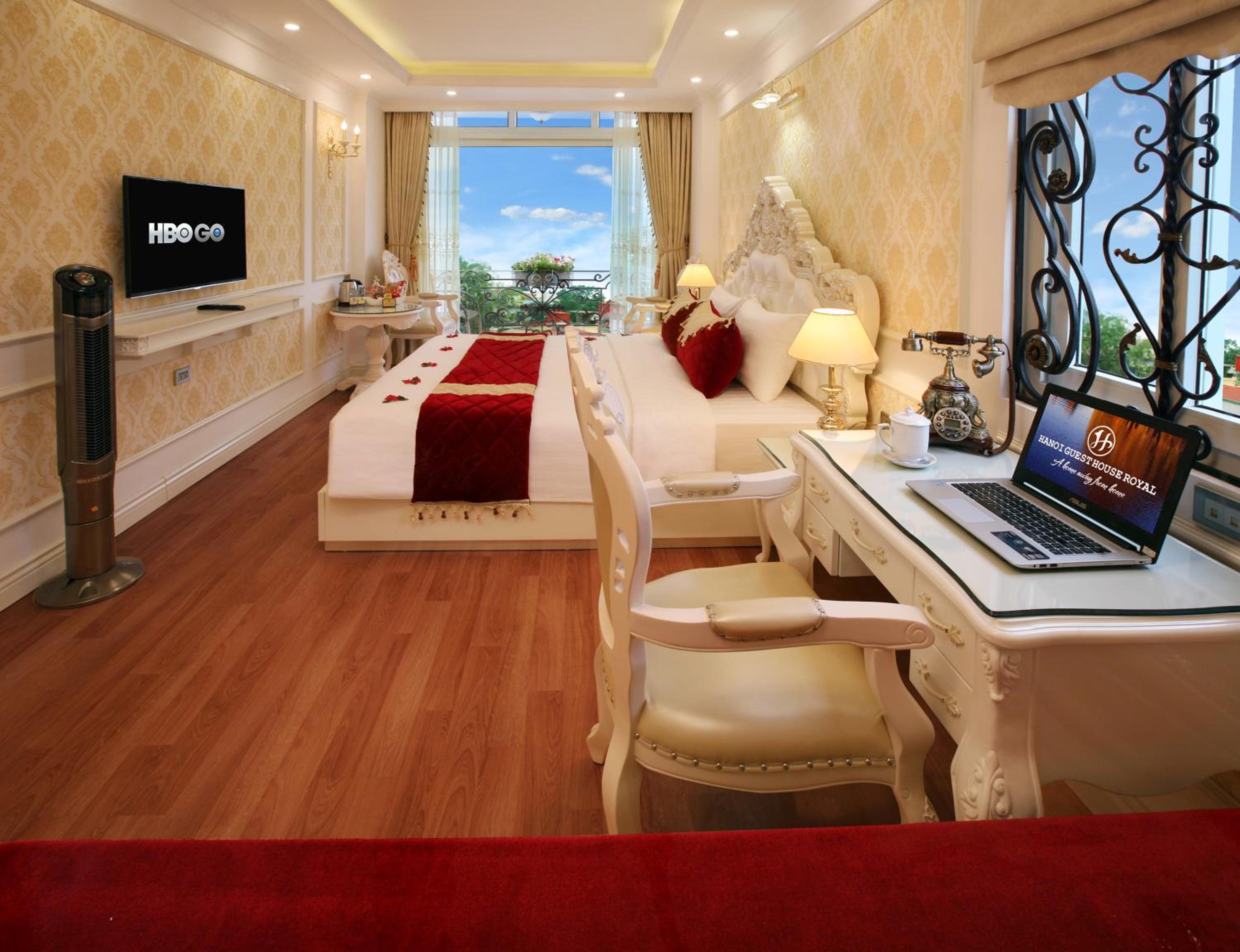 Executive, Balcony