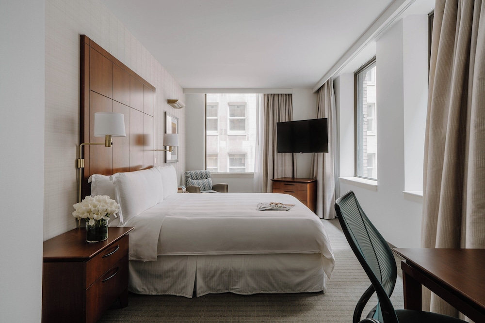 STANDARD, QUEEN BED