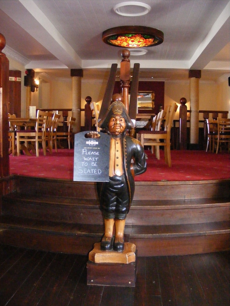 Cove Bay Hotel 50/60