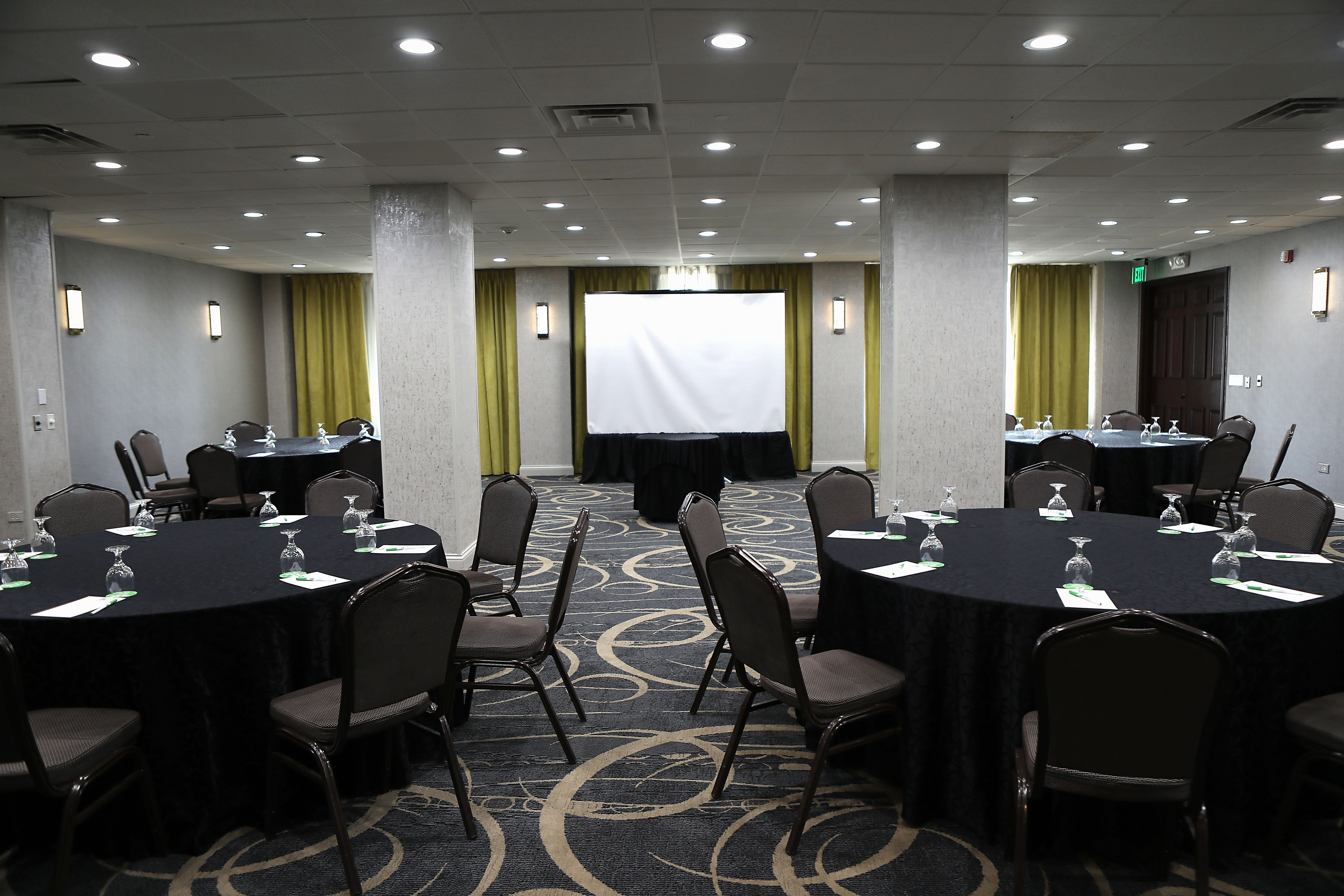 HOLIDAY INN CHICAGO OAKBROOK 51/63