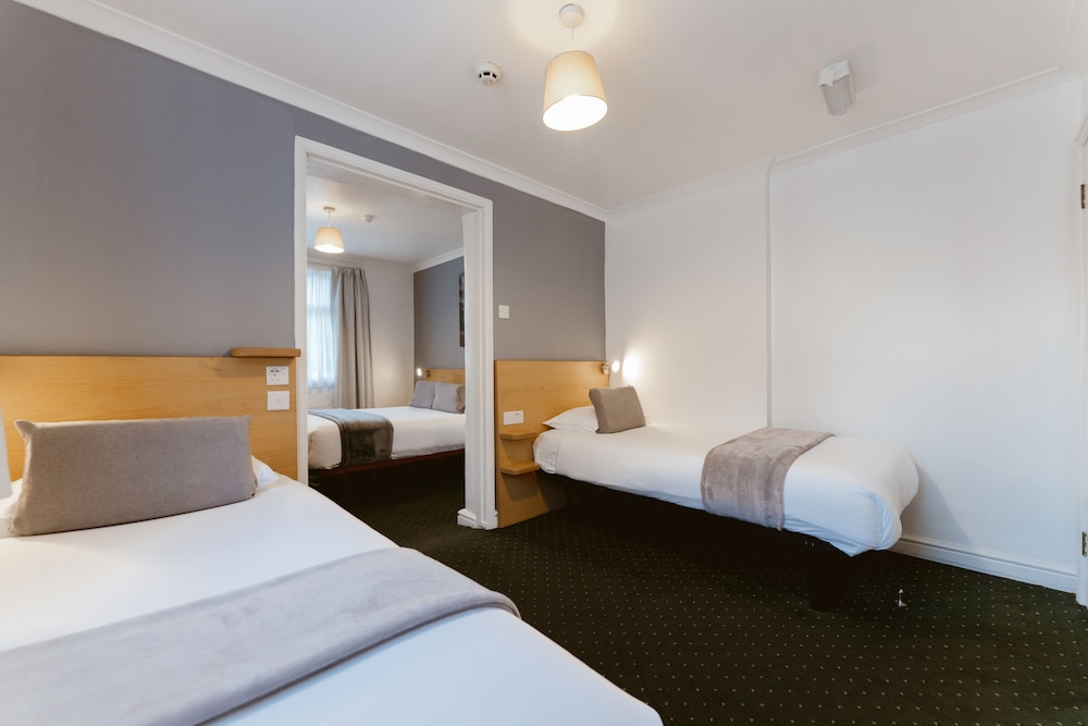 ROOM, QUADRUPLE
