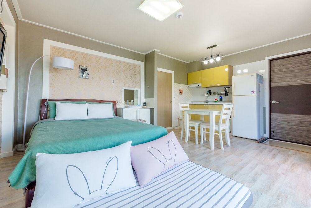Tongyeong Pungcha Maeul Iris Pension 15/50