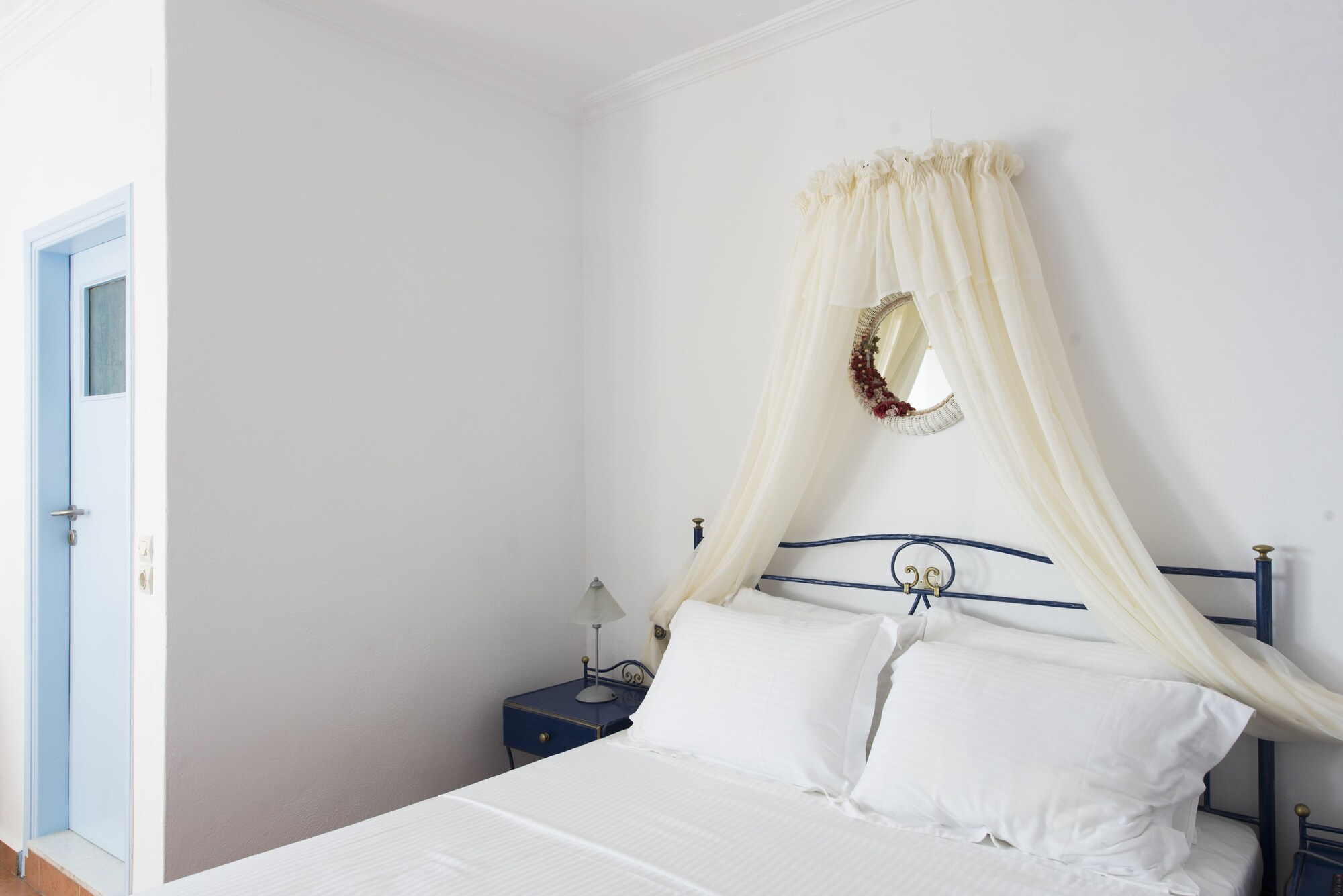 Grand, Suite, Double and Twin Beds, Caldera View، Kastro Suites 2/10