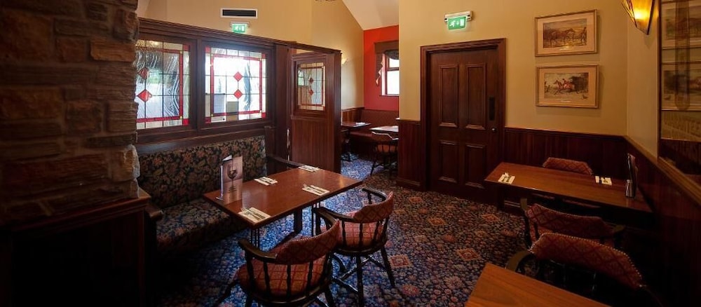 Corr's Corner Hotel 26/42