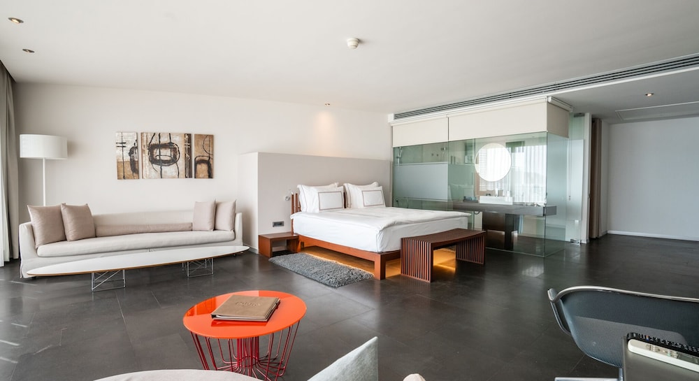 DELUXE, DOUBLE BED