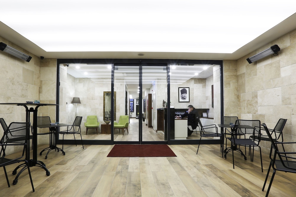 The White Orient Hotel 38/64