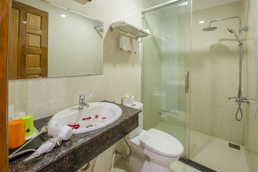 Dam Tien Hotel 50/50