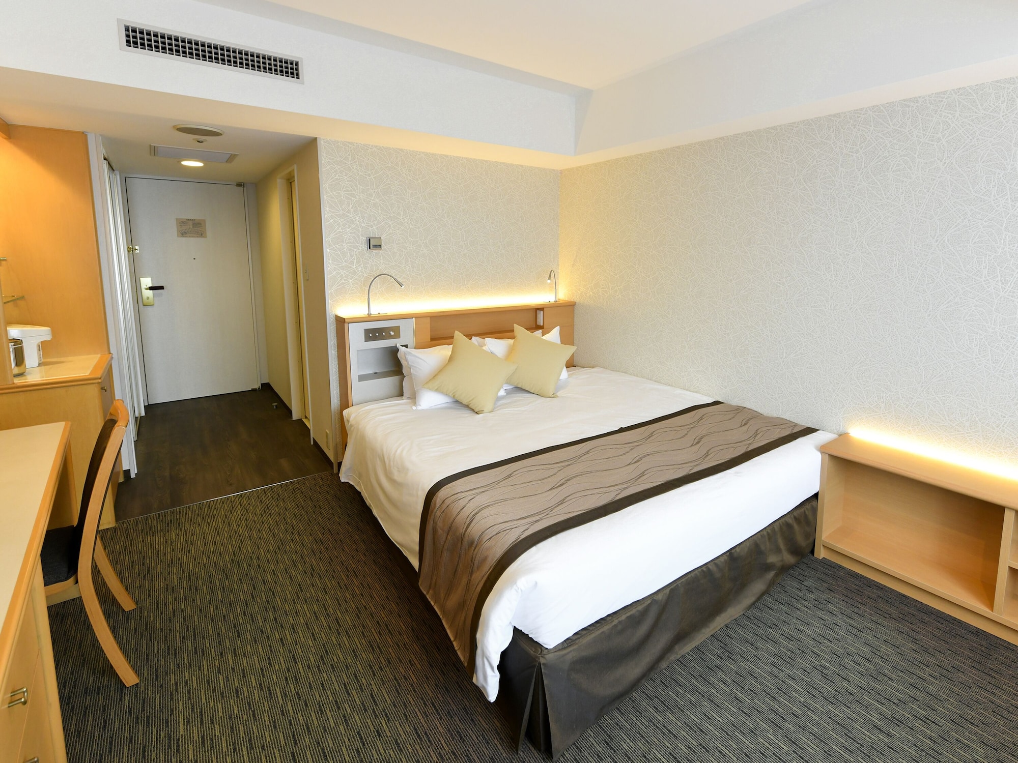 Deluxe, King Bed, West Wing