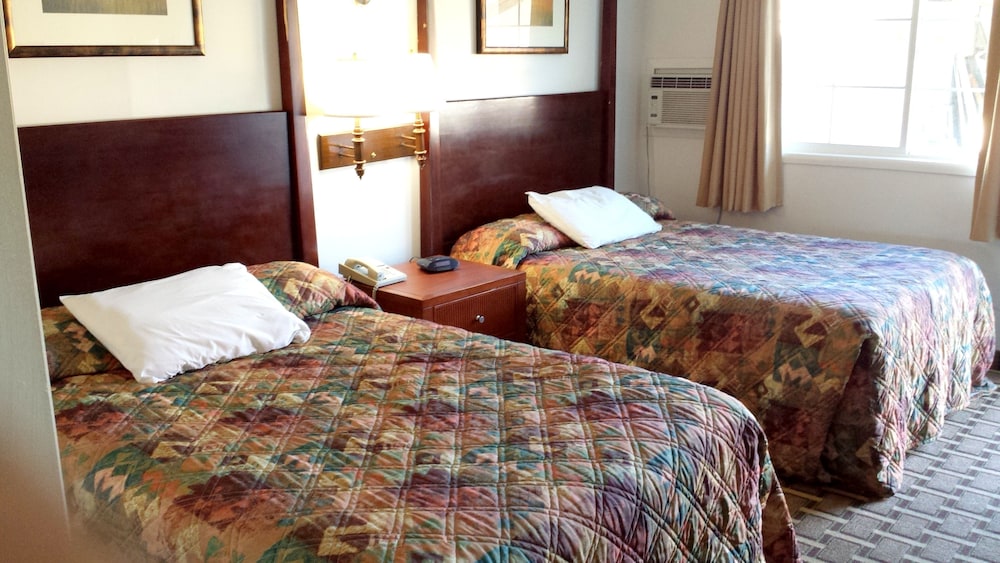 Executive Inn & Suites 11/33