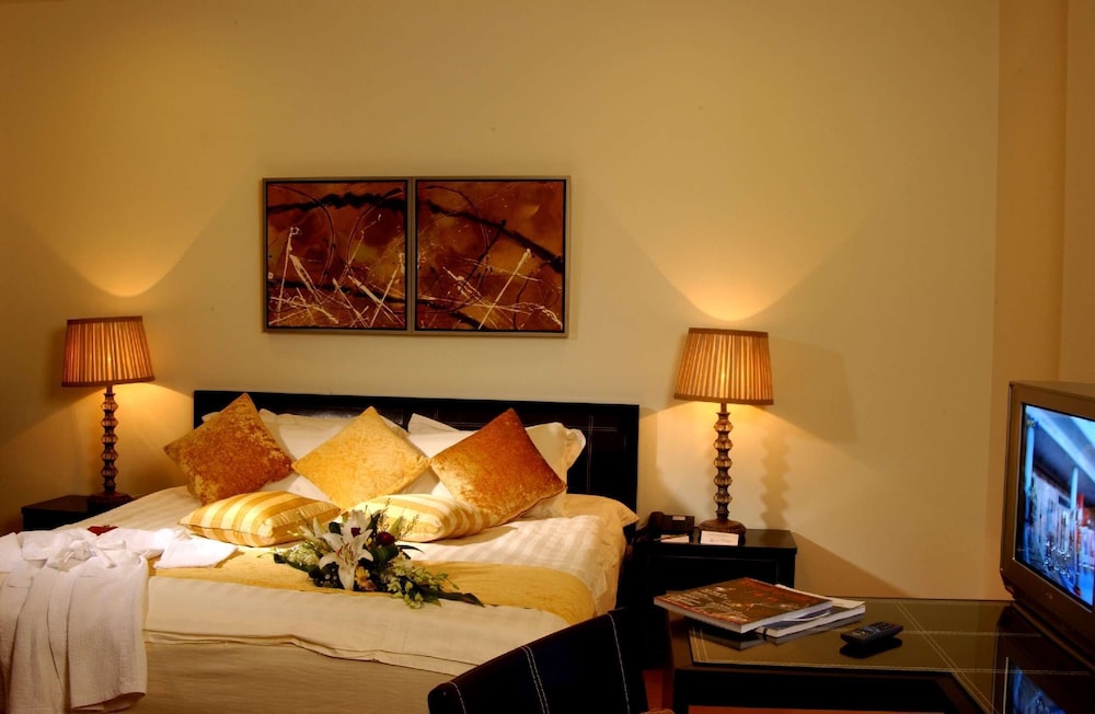 Al Safir Tower 24/72