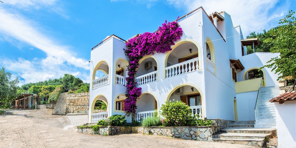 Dionysos Apartments 52/67
