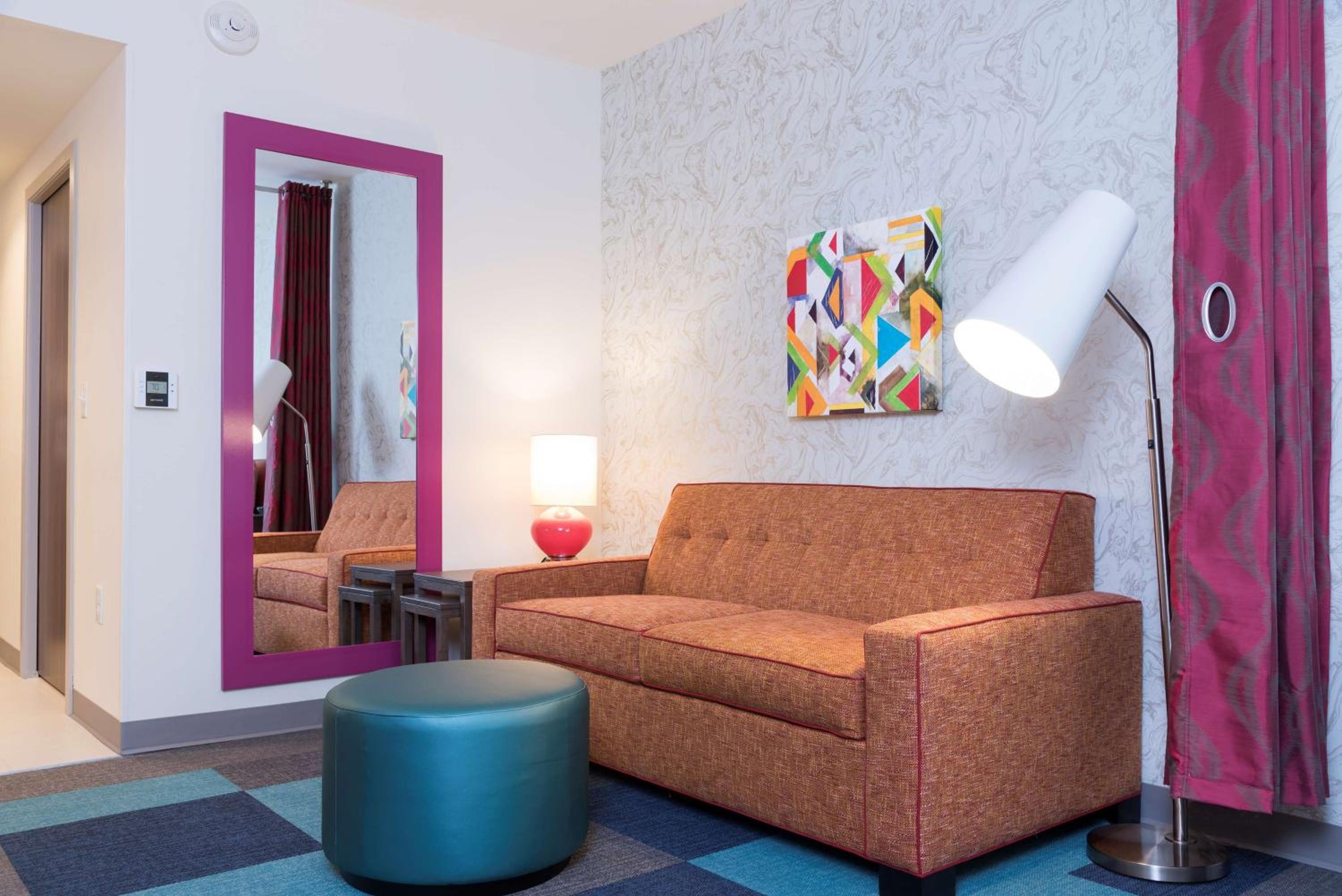 STUDIO, SUITE, KING BED
